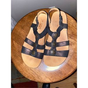 SAS strappy sandals size 8